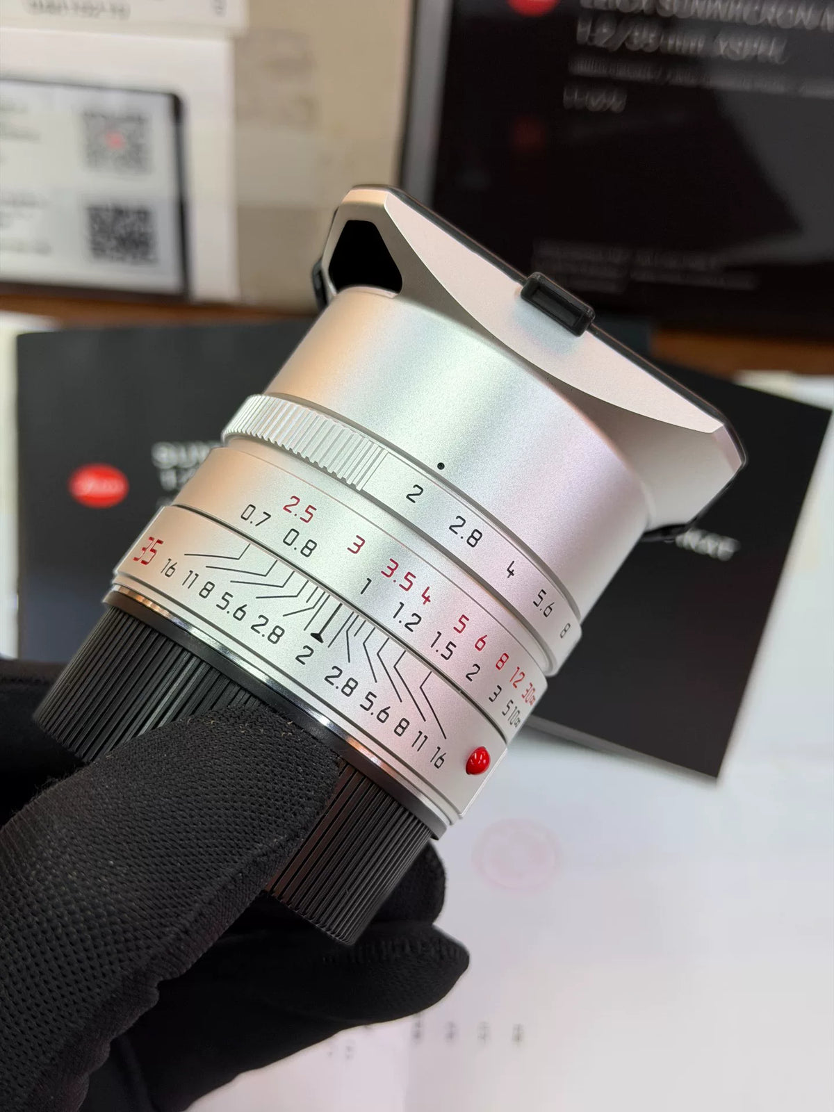 [Unused] Leica Summicron-M 35mm f/2 ASPH Silver (11674) — Complete with Box