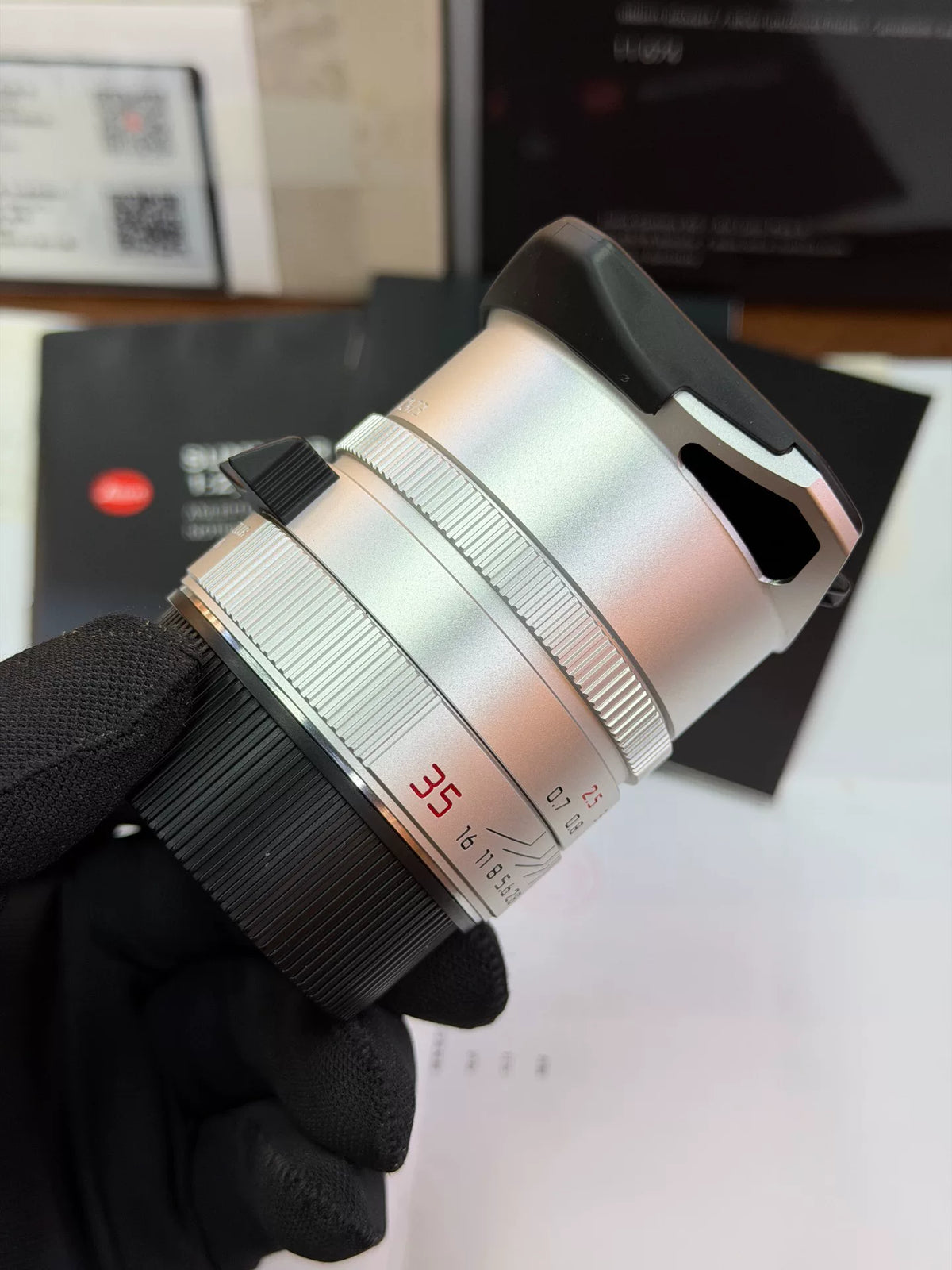 [Unused] Leica Summicron-M 35mm f/2 ASPH Silver (11674) — Complete with Box