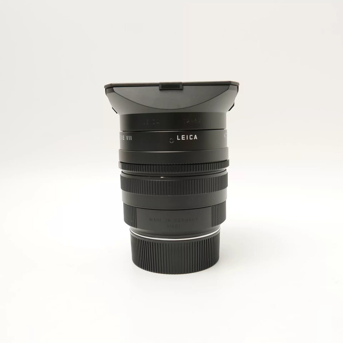 [Pre-owned] Leica Summilux-M 24mm f/1.4 ASPH Black — with Hood, No Box