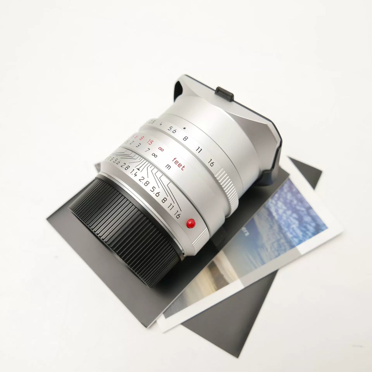 [Pre-owned] Leica Summilux-M 35mm f/1.4 ASPH Silver (11675) — Boxed with Hood and Case