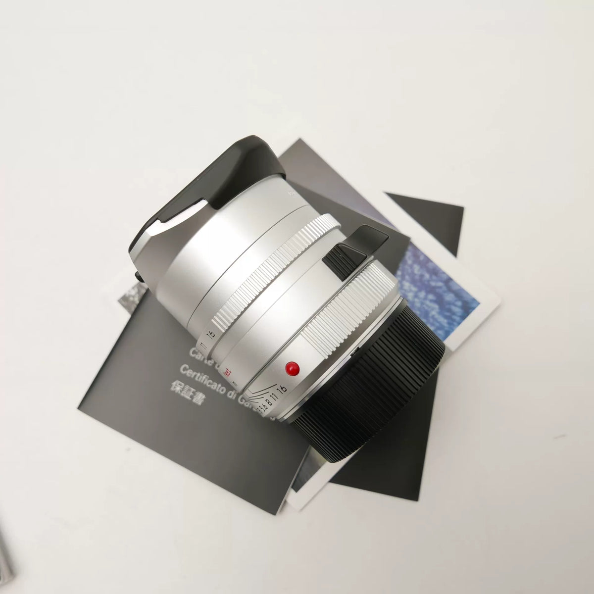 [Pre-owned] Leica Summilux-M 35mm f/1.4 ASPH Silver (11675) — Boxed with Hood and Case