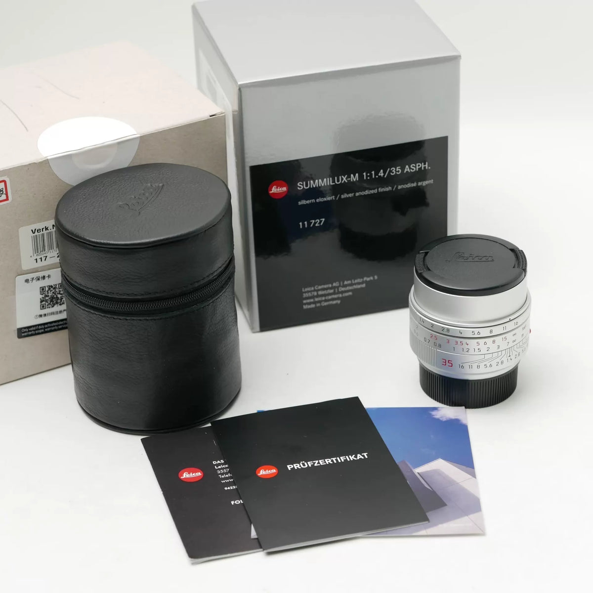 [Pre-owned] Leica Summilux-M 35mm f/1.4 ASPH Silver (11727) — Close-Focus Version, Boxed