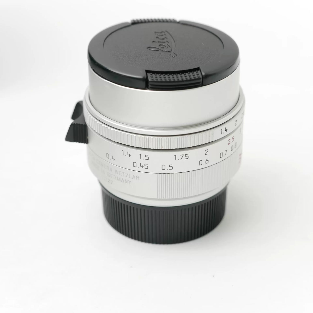 [Pre-owned] Leica Summilux-M 35mm f/1.4 ASPH Silver (11727) — Close-Focus Version, Boxed
