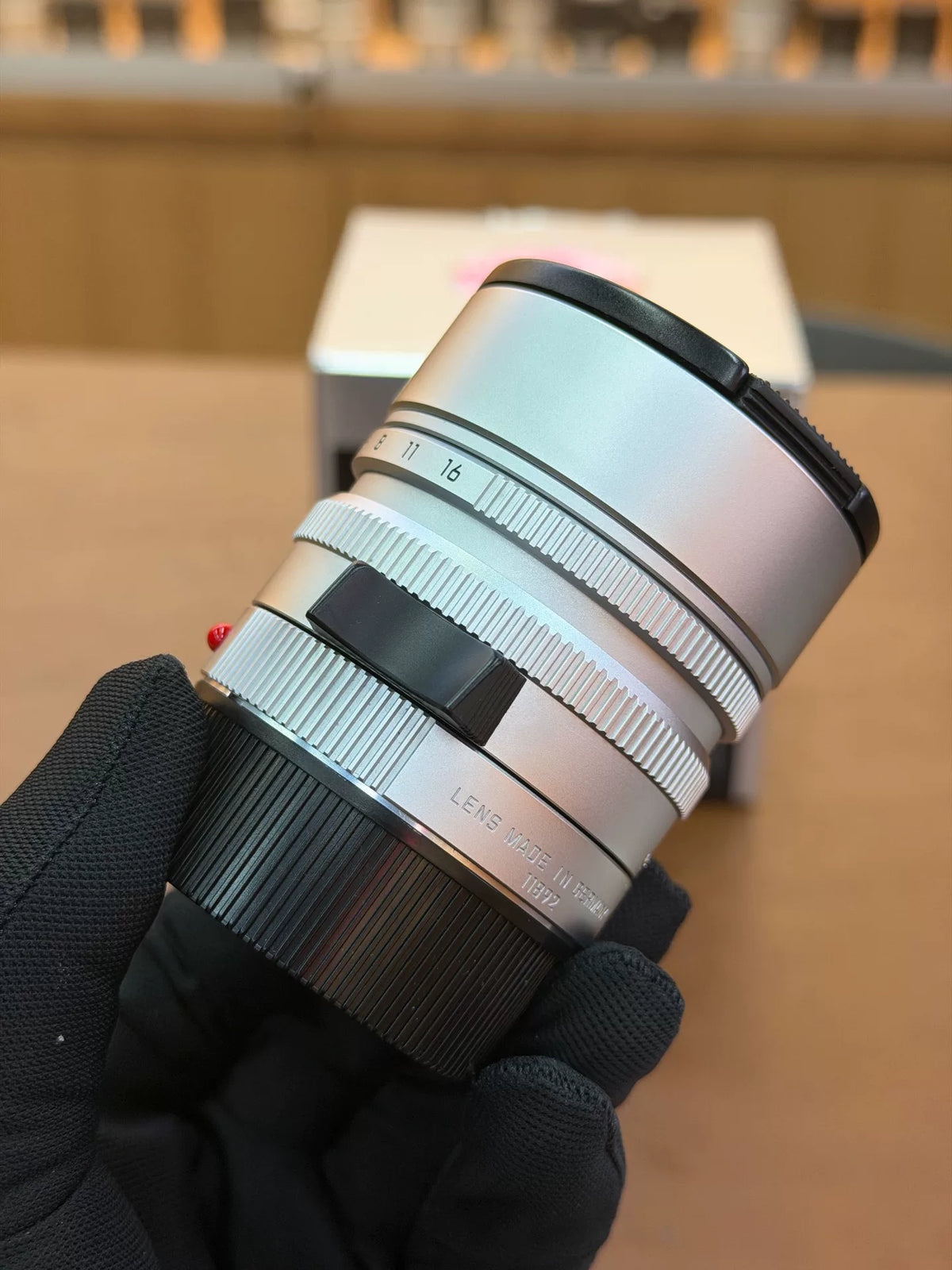 [Pre-owned] Leica Summilux-M 50mm f/1.4 ASPH Silver Chrome (11892) — with Box