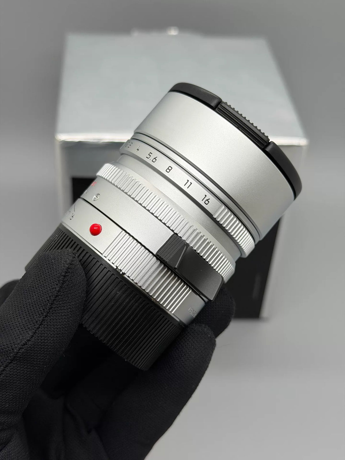 [Pre-owned] Leica Summilux-M 50mm f/1.4 ASPH Silver Chrome (11892) — with Box