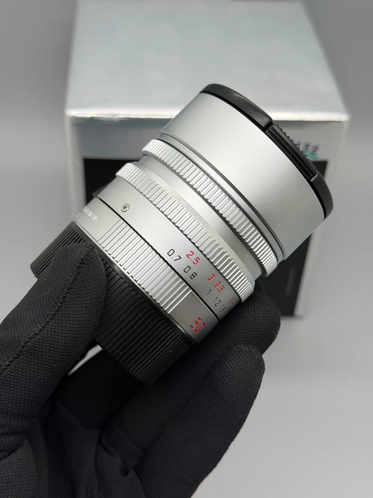 [Pre-owned] Leica Summilux-M 50mm f/1.4 ASPH Silver Chrome (11892) — with Box