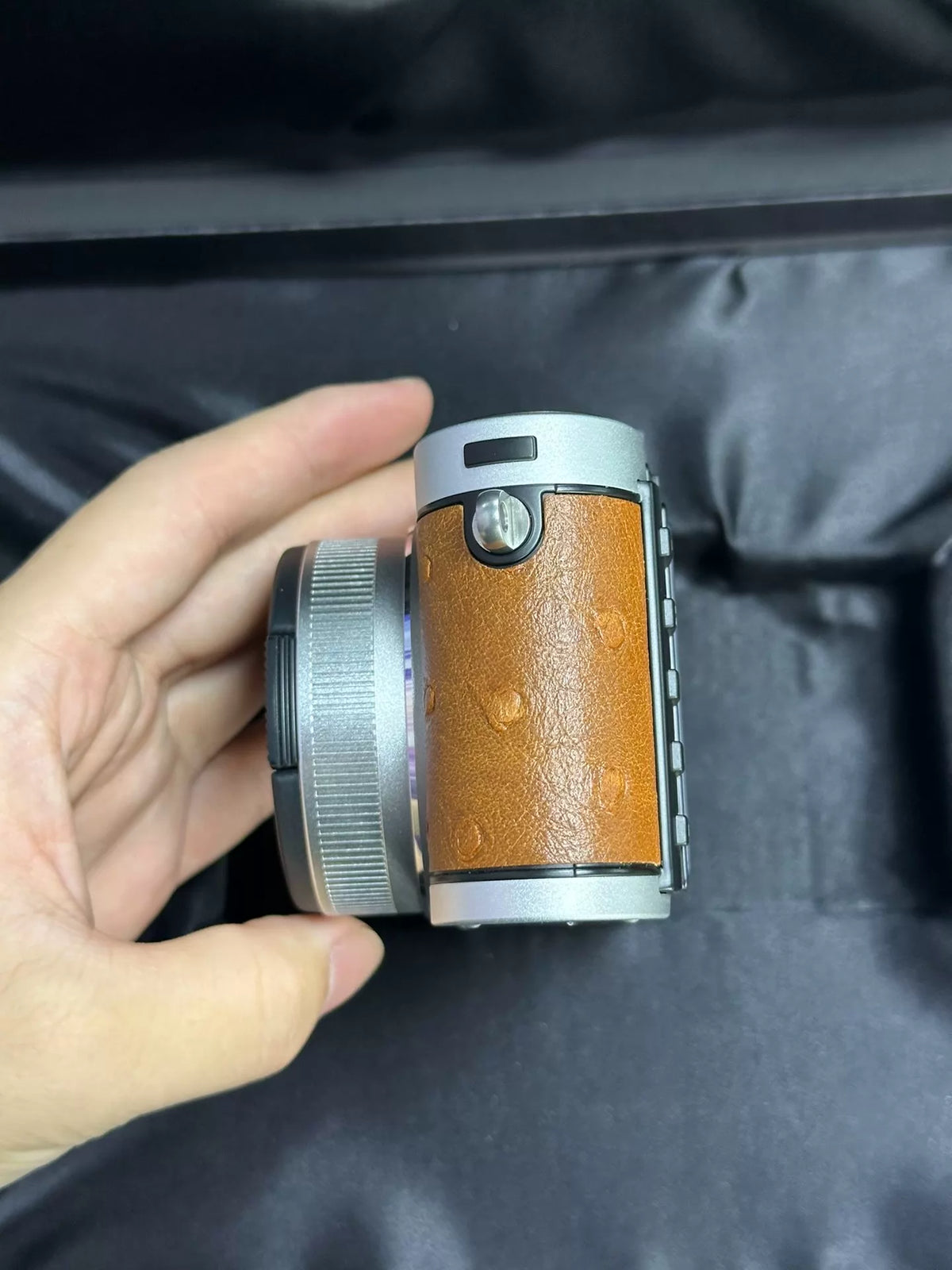 [Pre-owned] Leica X2 — Ostrich Leather Limited Edition, with Box