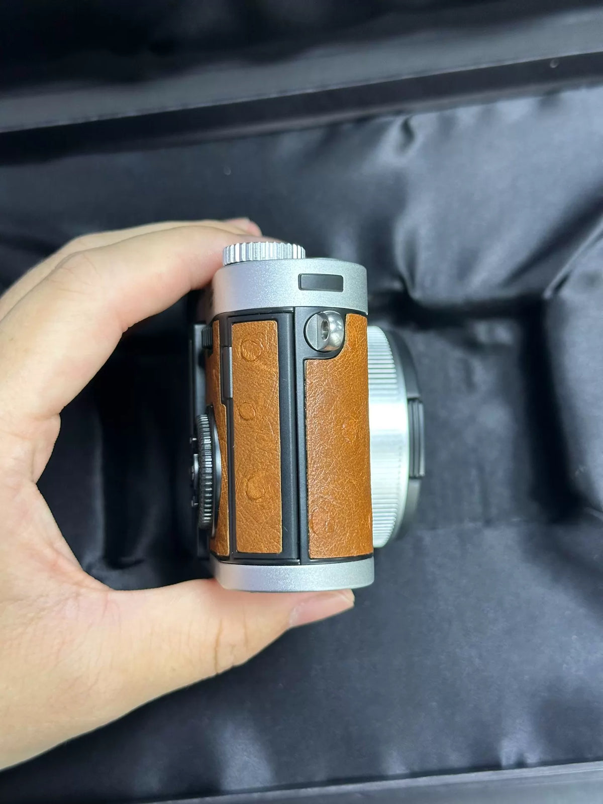[Pre-owned] Leica X2 — Ostrich Leather Limited Edition, with Box